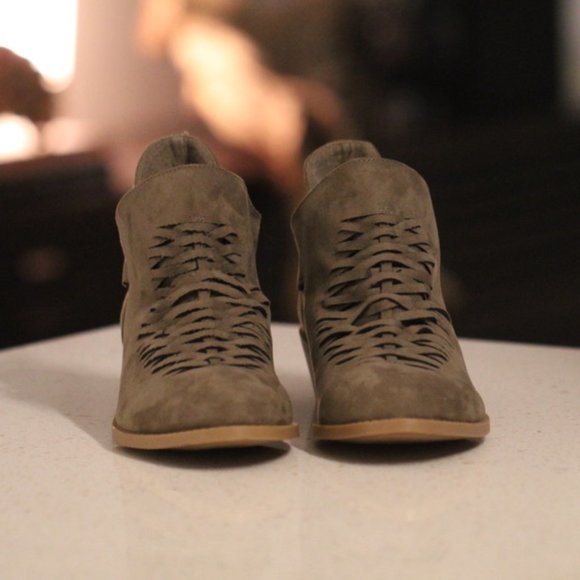 NWOT Justfab Ankle Bootie - Picture 5 of 6